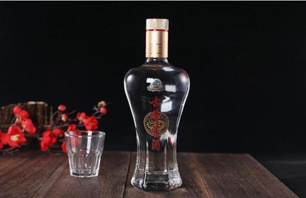 被称为“酒中牡丹”，经典款50元/瓶，难得的纯粮酒，性价比很高