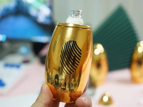 好喝不上头，一杯小酒见真情，谷小酒金米粒粮酒