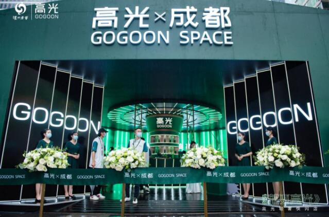 “新物种”亮相成都春熙路，“高光”携手光绘打造白酒新玩法！